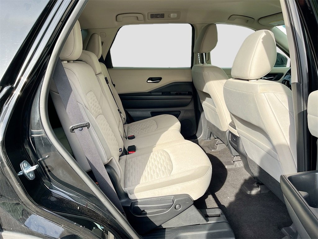 Used 2022 Nissan Pathfinder SV image 29