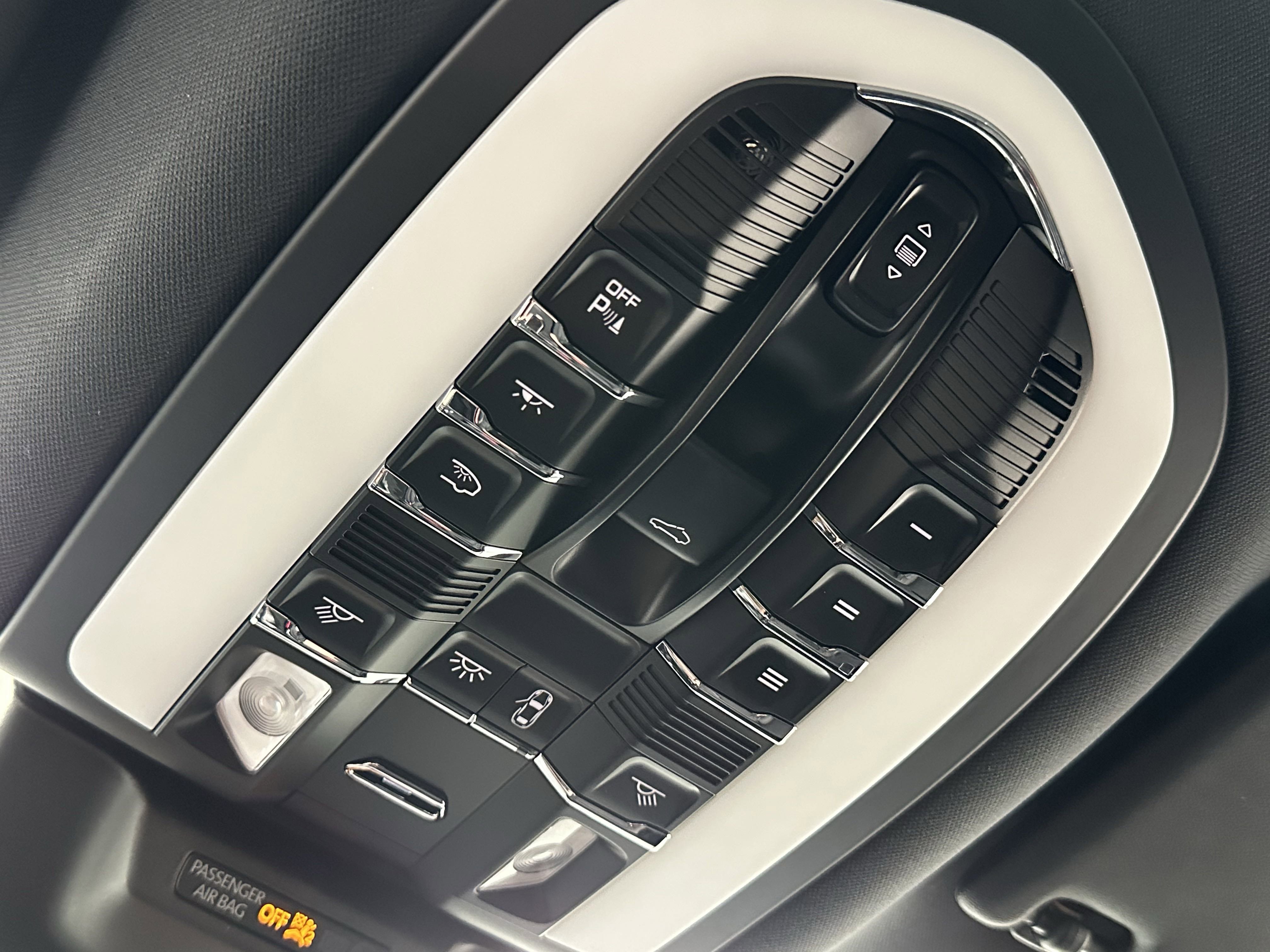 Certified 2024 Porsche Macan image 33