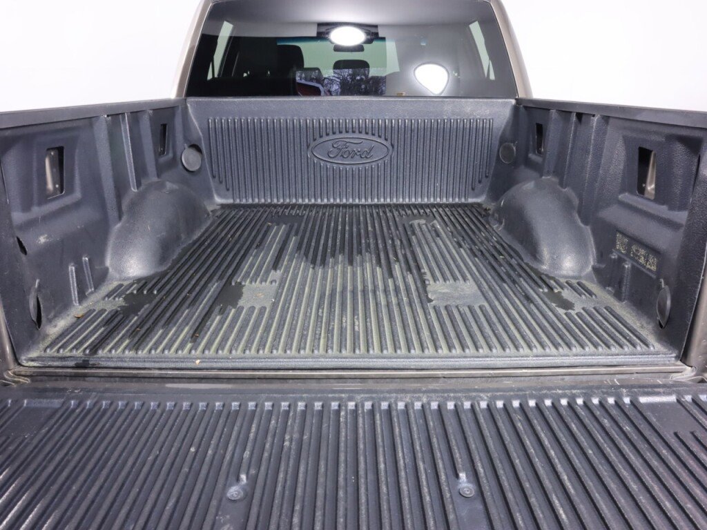 Used 2016 Ford F150 XLT w/ XTR Package image 32