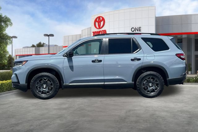 Used 2025 Honda Pilot TrailSport image 8