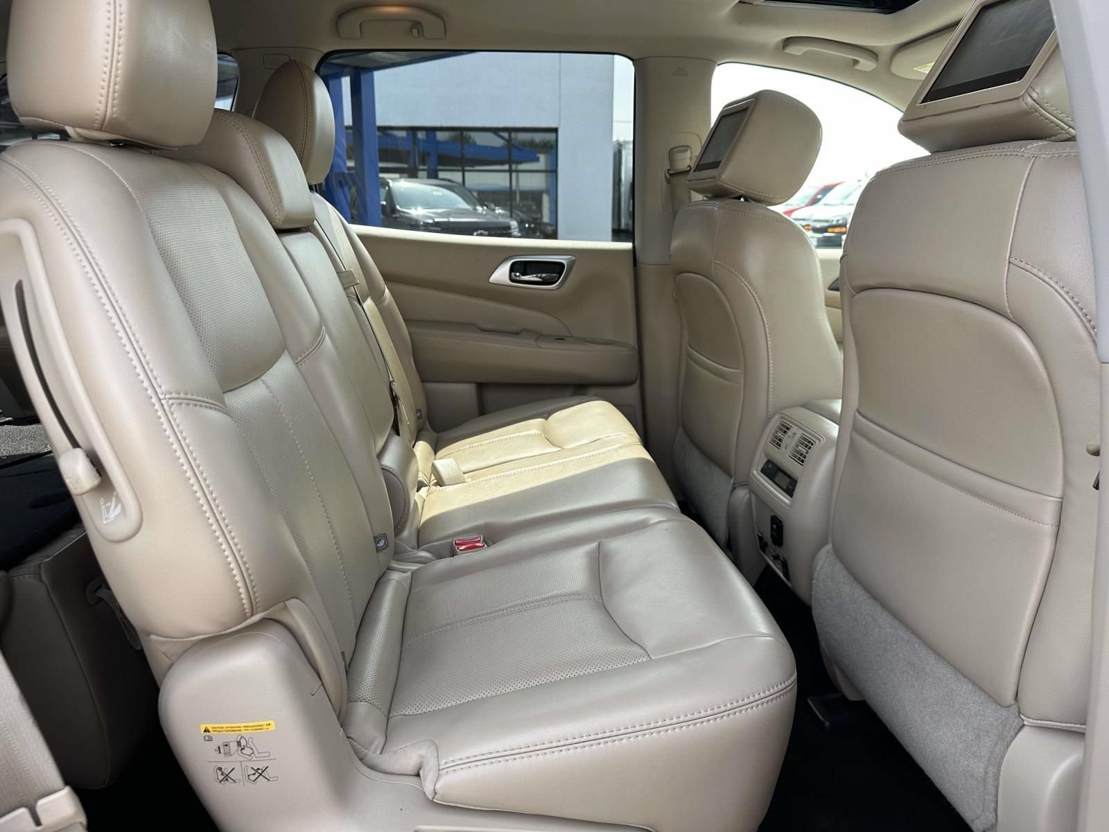Used 2017 Nissan Pathfinder Platinum w/ Family Entertainment Package AWD/4WD image 28