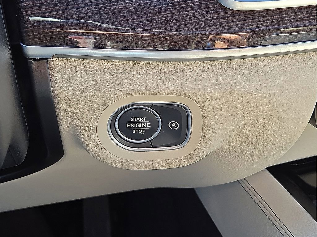 Used 2025 Mercedes-Benz GLE 450 4MATIC w/ Warmth & Comfort Package image 32