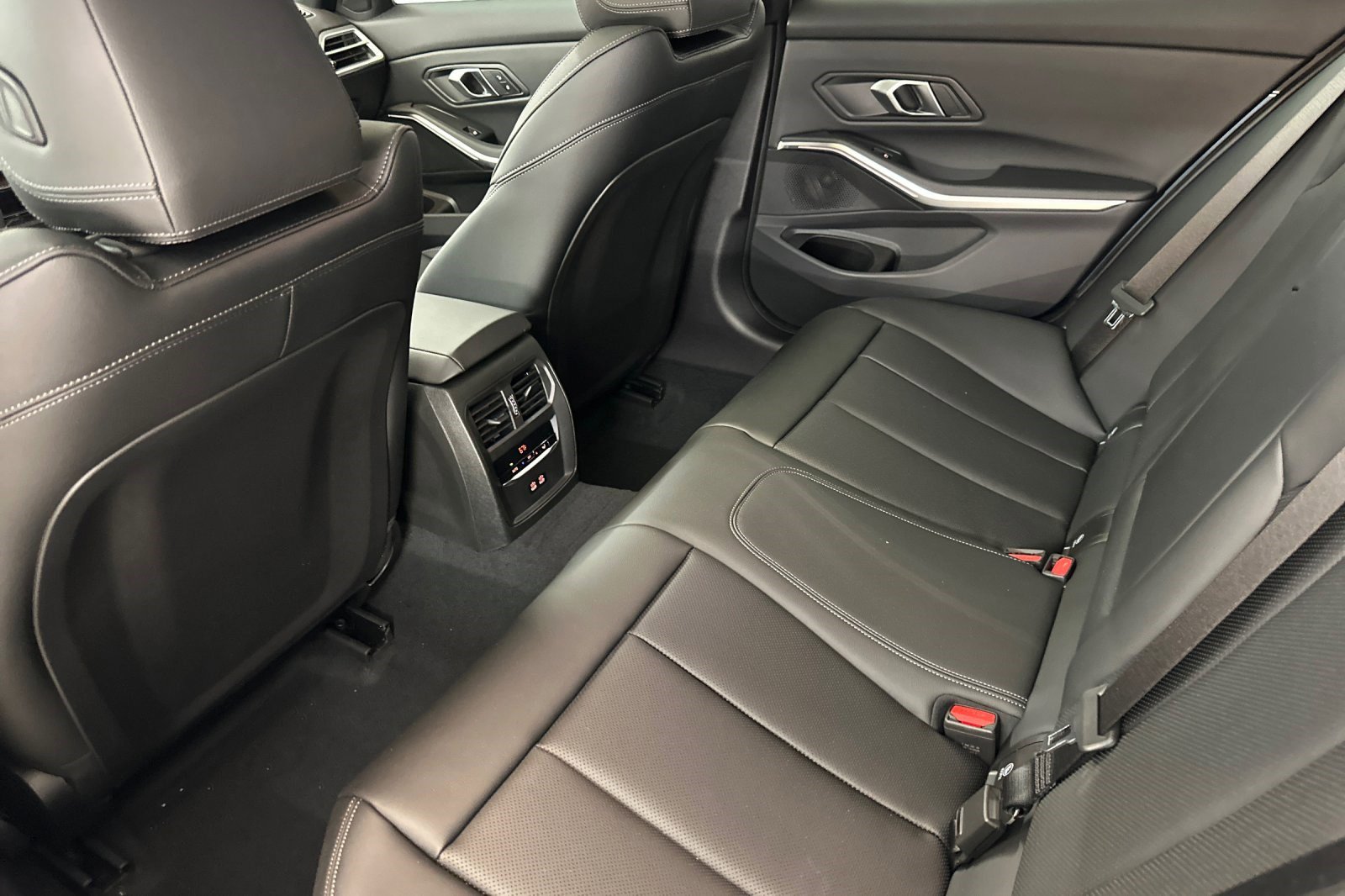 New 2026 BMW 330i Sedan w/ Premium Package image 19