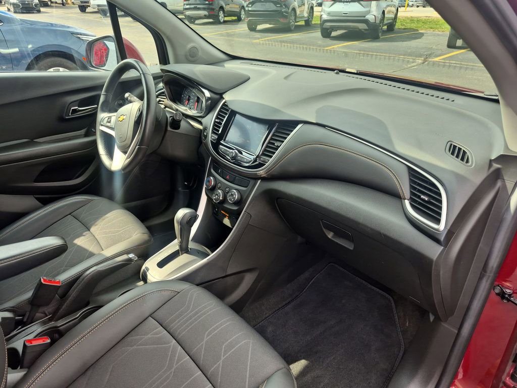 Used 2022 Chevrolet Trax LT w/ LT Convenience Package image 30
