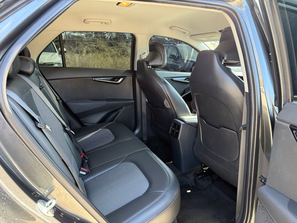 Used 2023 Kia Niro EX image 17