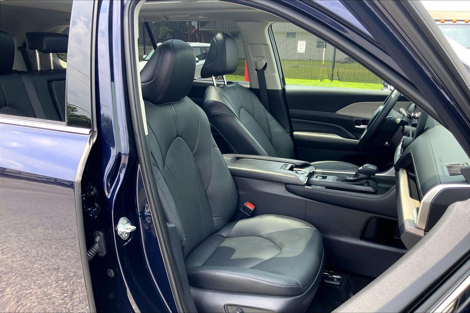 Used 2025 Toyota Grand Highlander AWD image 9