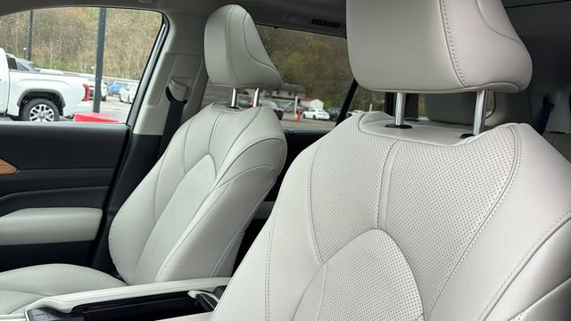 Certified 2025 Toyota Grand Highlander FWD image 19