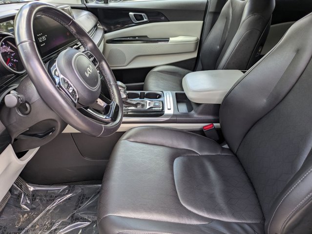 Used 2023 Kia Carnival EX image 17
