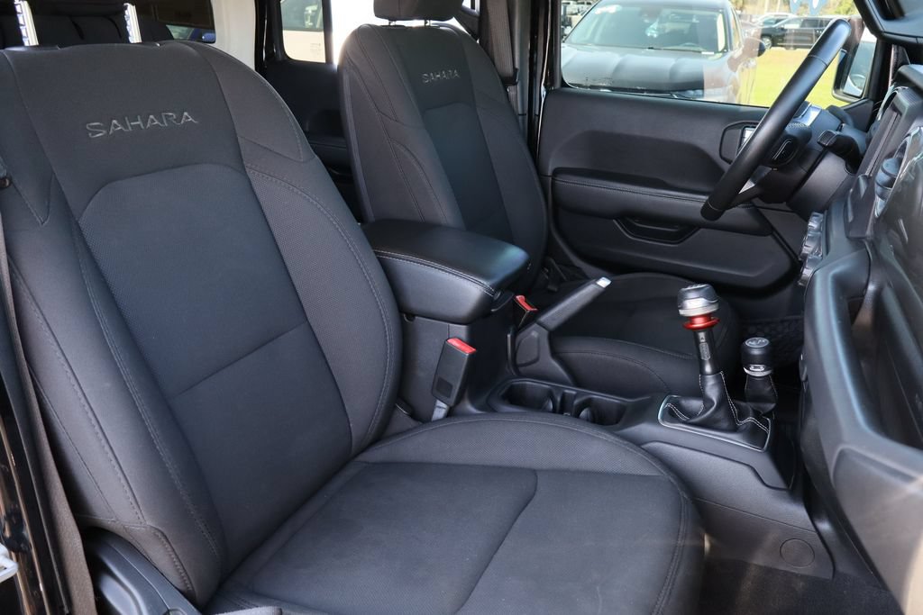 Used 2020 Jeep Wrangler Unlimited Sahara AWD/4WD image 29
