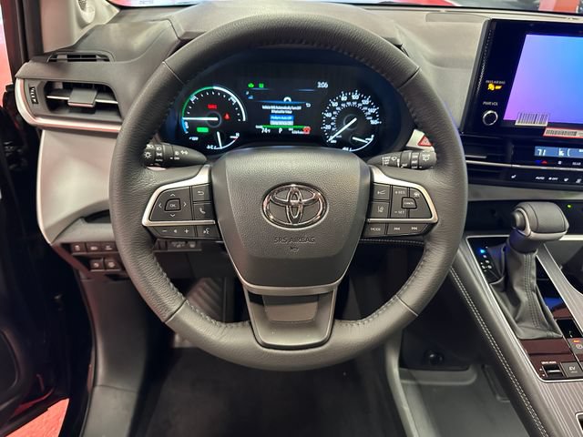 Certified 2025 Toyota Sienna XLE w/ XLE Plus Package AWD/4WD image 17