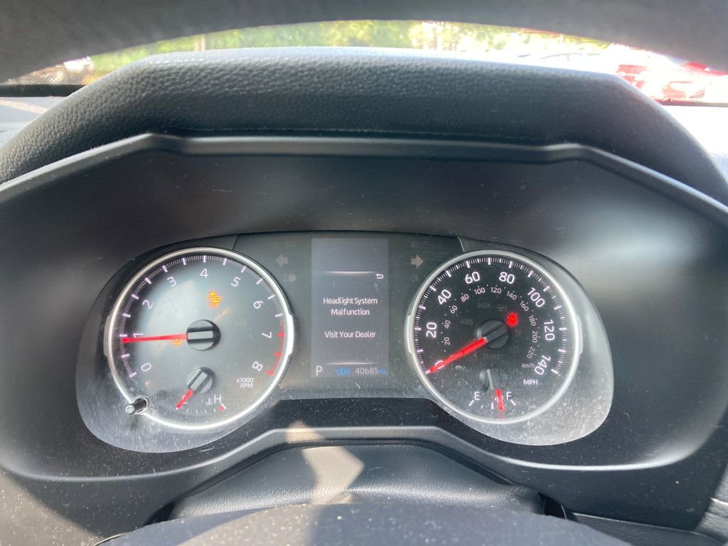 Used 2020 Toyota RAV4 LE image 18