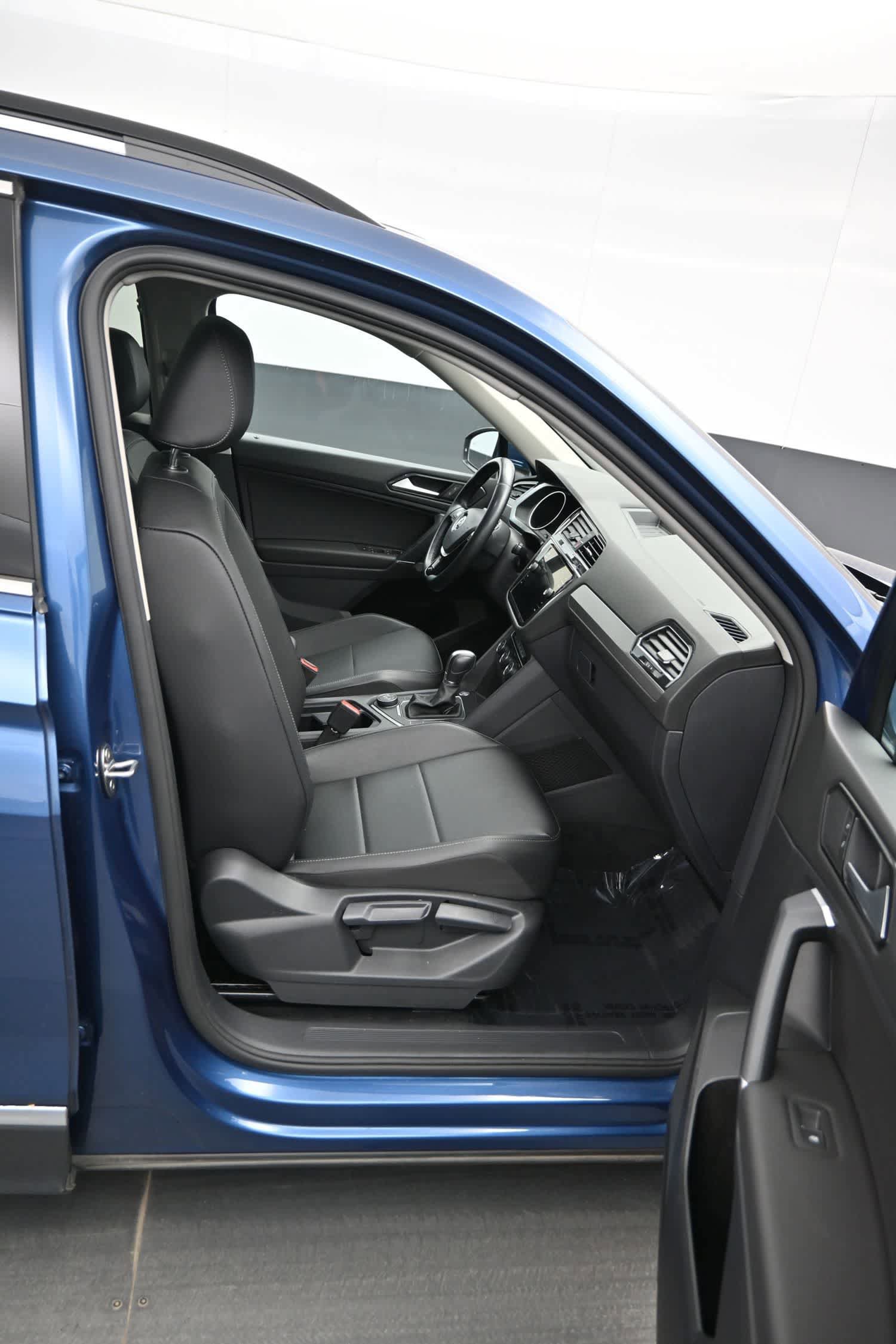 Used 2018 Volkswagen Tiguan SE AWD/4WD image 11