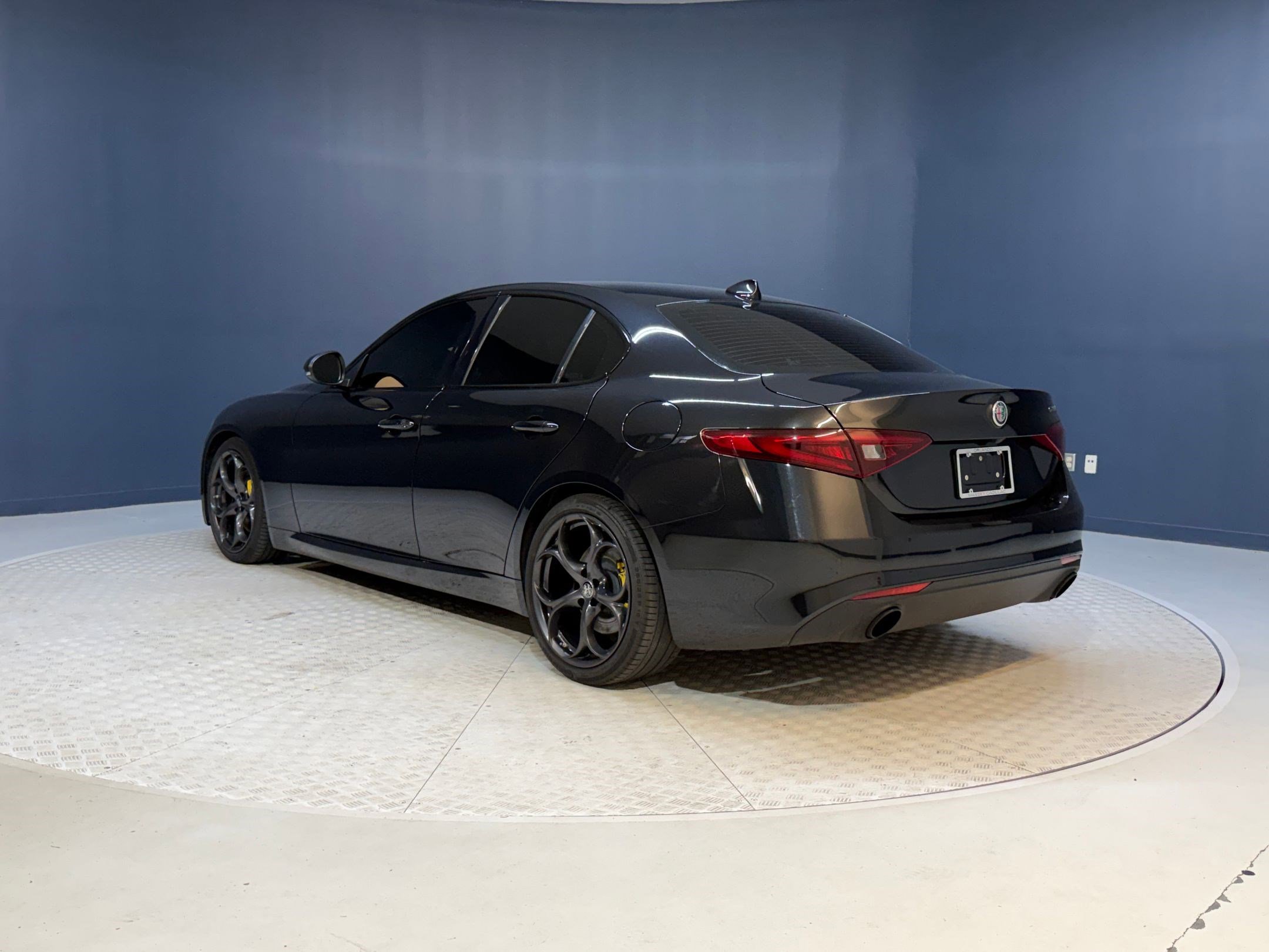 Used 2019 Alfa Romeo Giulia w/ Nero Edizione RWD image 3