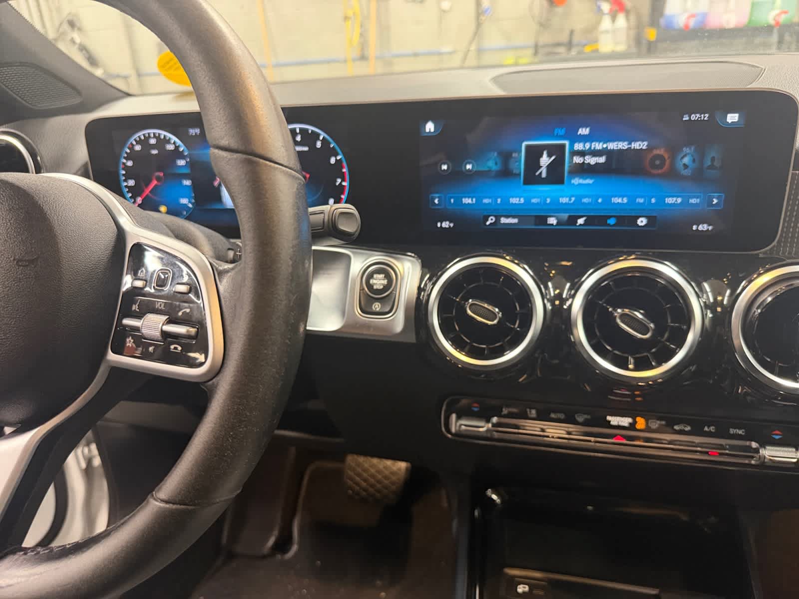 Used 2020 Mercedes-Benz GLB 250 4MATIC image 24
