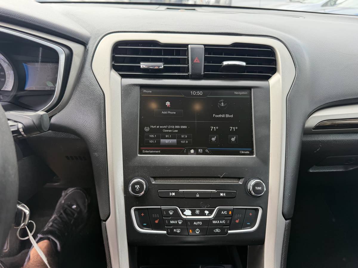 Used 2016 Ford Fusion SE w/ Equipment Group 502A FWD image 9