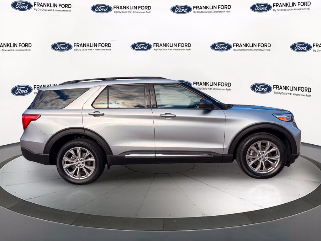 Certified 2023 Ford Explorer XLT w/ Equipment Group 202A AWD/4WD image 5