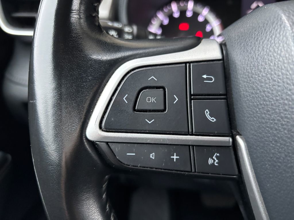 Used 2022 Toyota Highlander LE image 11