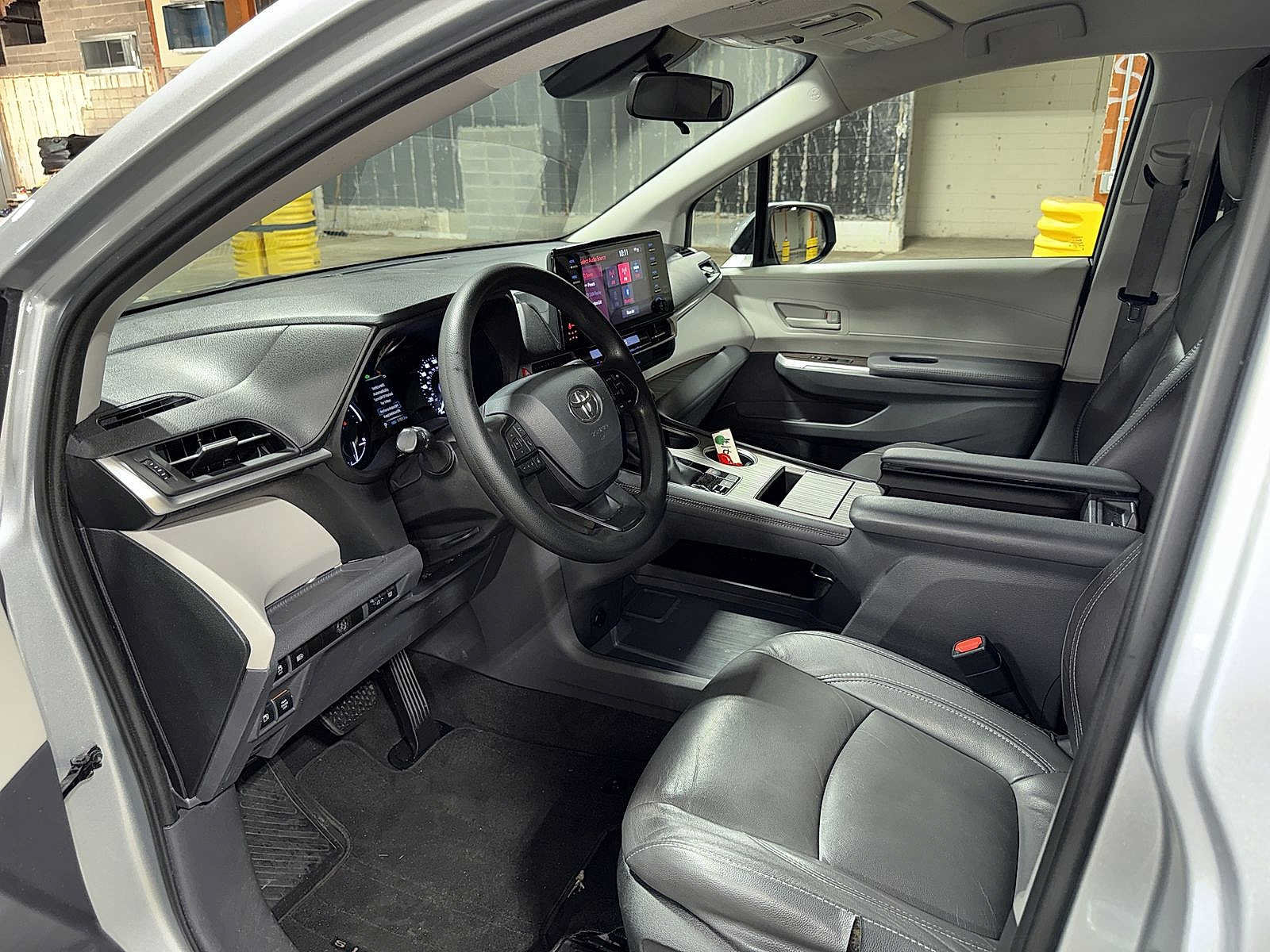 Used 2022 Toyota Sienna LE FWD image 29