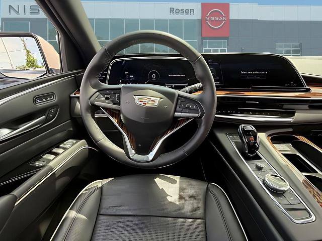 Used 2022 Cadillac Escalade Premium Luxury AWD/4WD image 8