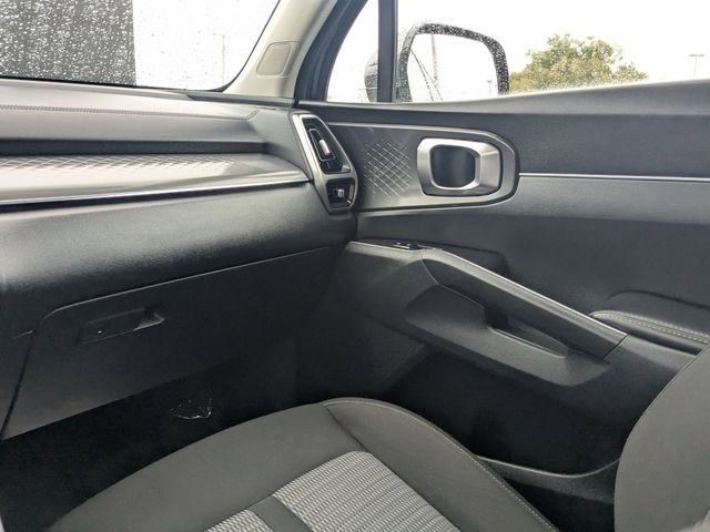Used 2023 Kia Sorento LX image 17