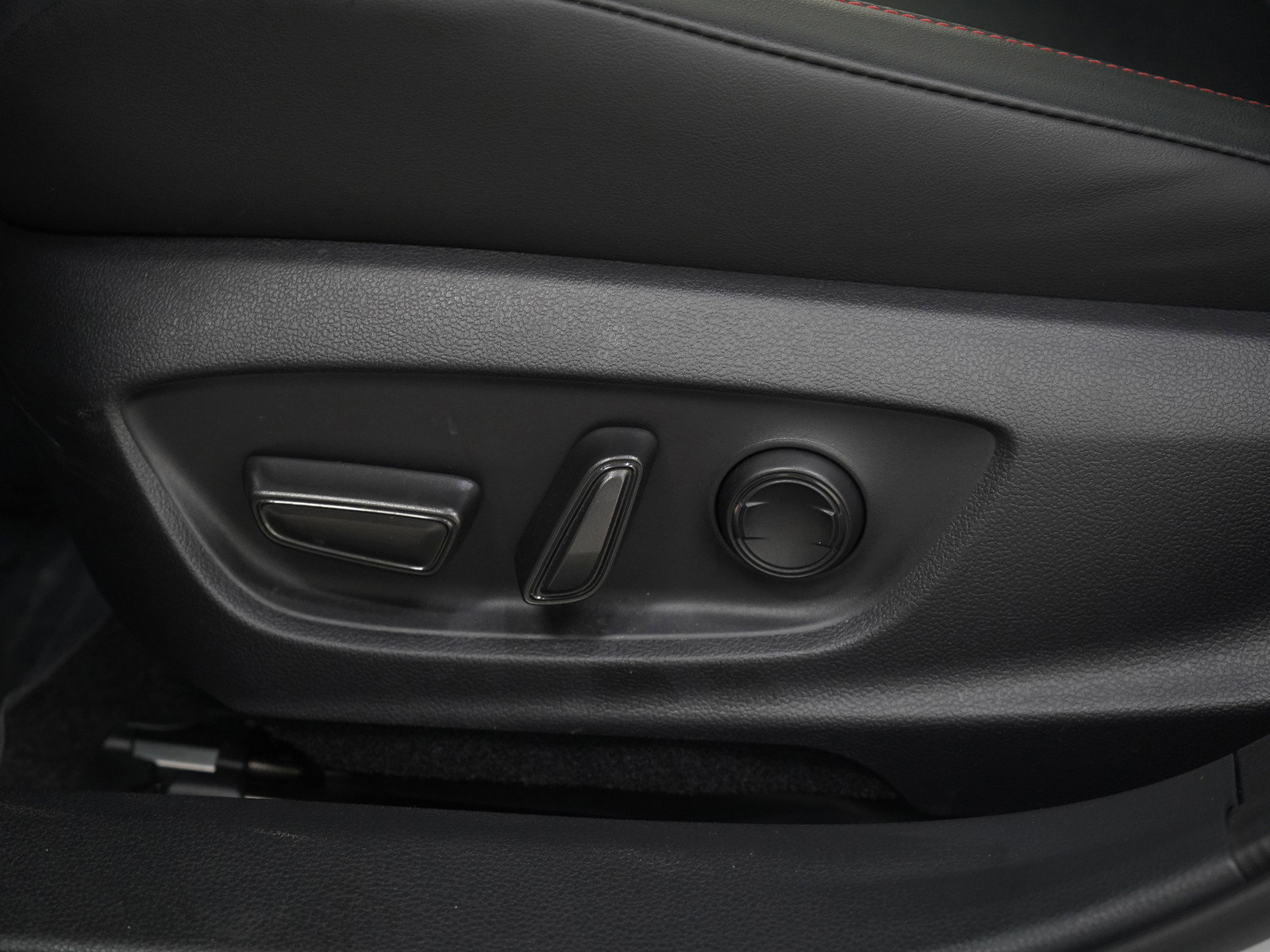 Used 2025 Toyota Prius Plug-In Hybrid image 29