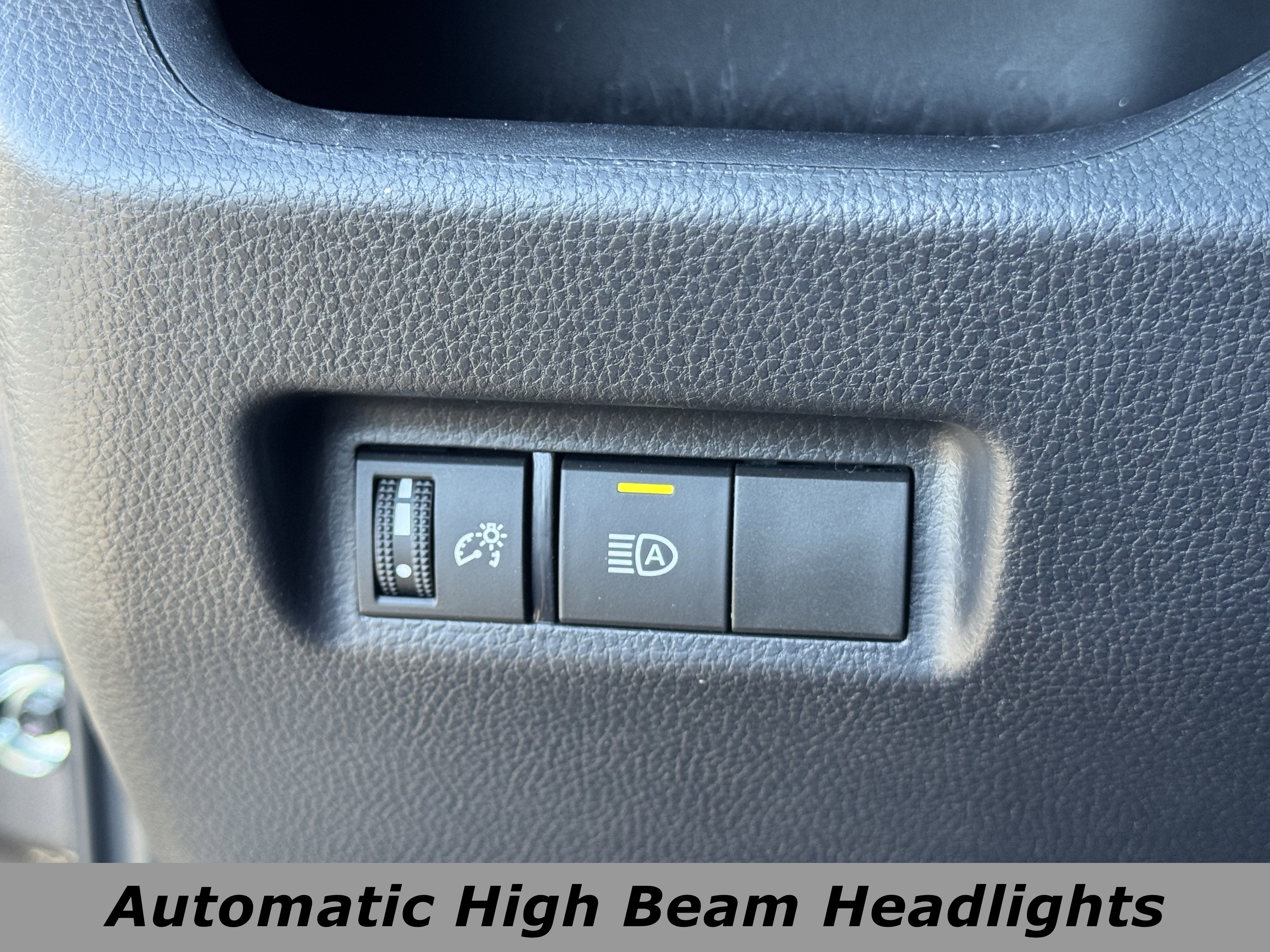 Used 2025 Toyota RAV4 SE image 7