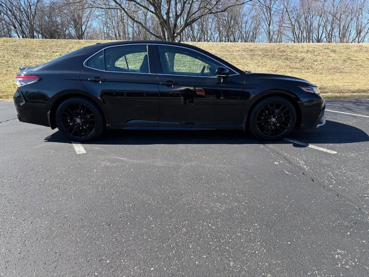 Used 2021 Toyota Camry XSE FWD image 2