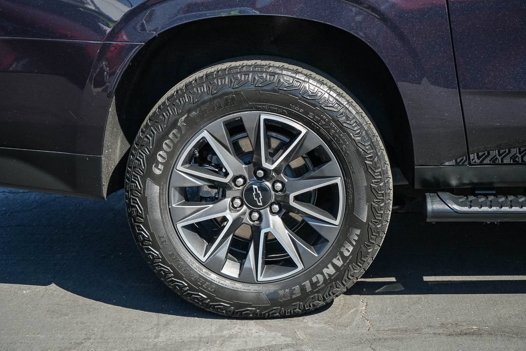 Used 2023 Chevrolet Suburban Z71 w/ Luxury Package AWD/4WD image 11