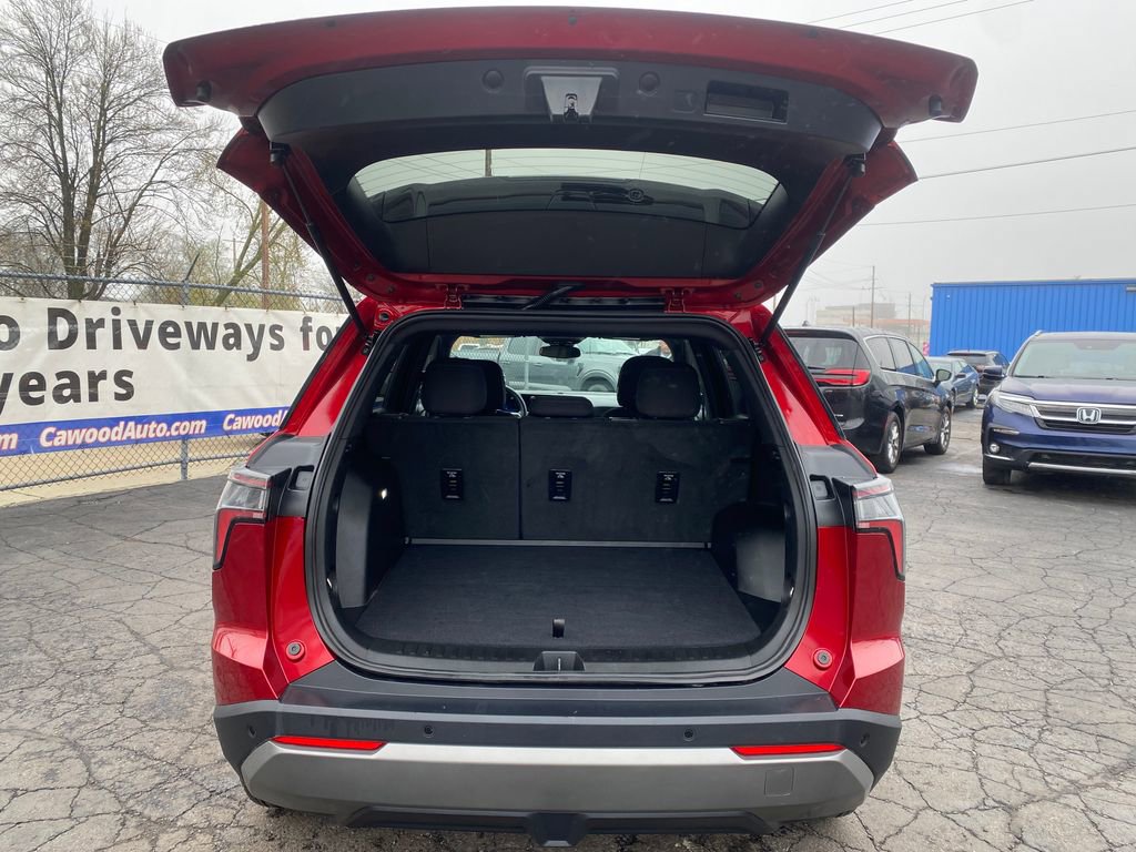 Used 2026 Chevrolet Equinox LT AWD/4WD image 4