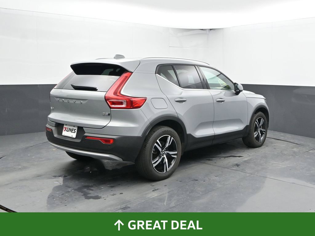 Used 2025 Volvo XC40 B5 Core AWD/4WD image 13