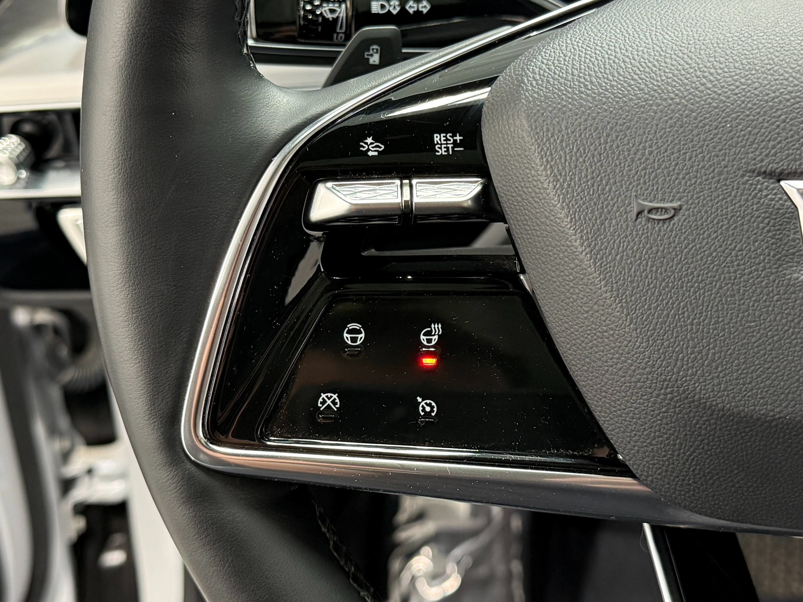 Used 2024 Cadillac Lyriq Sport RWD image 21