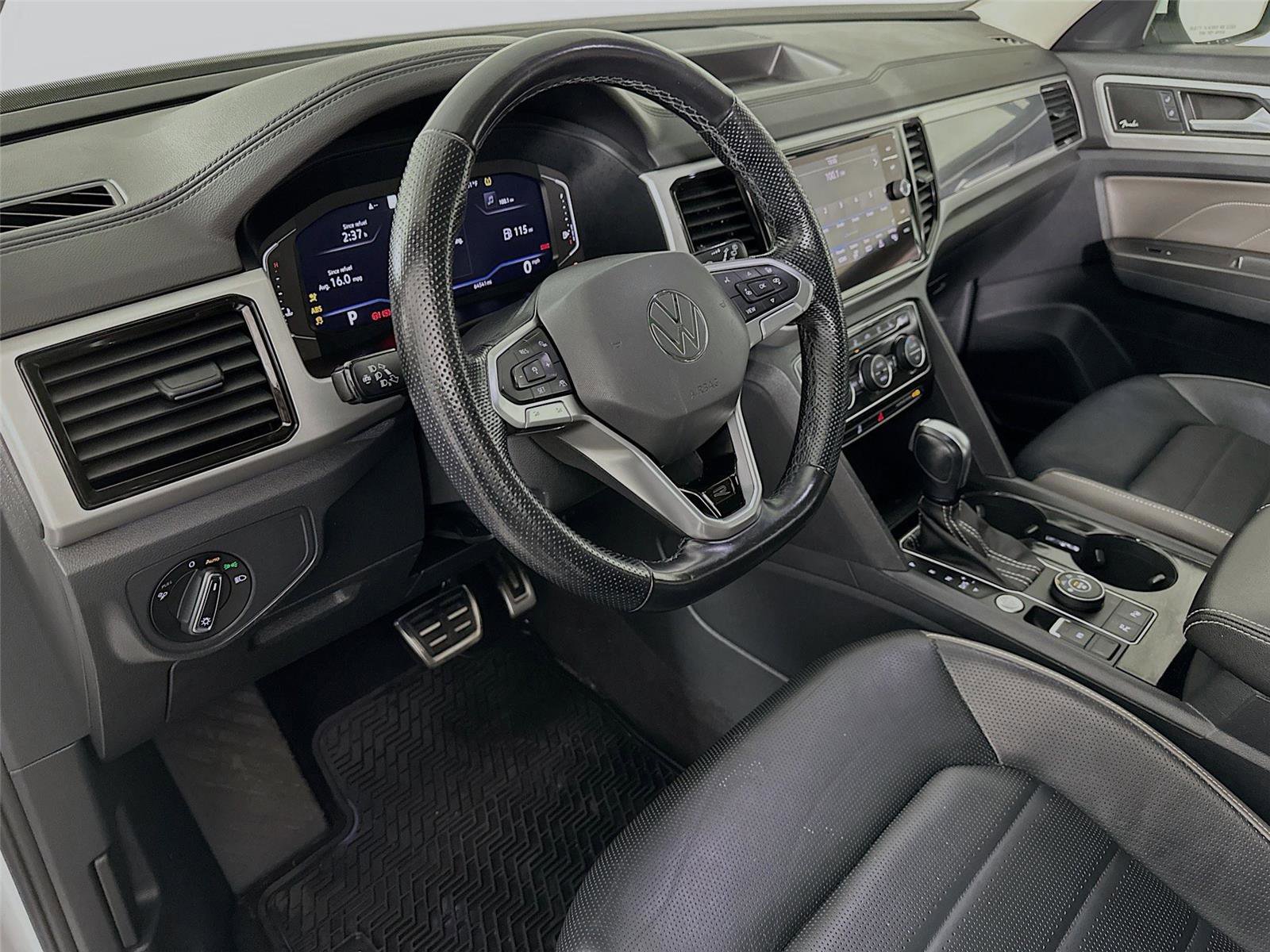 Used 2022 Volkswagen Atlas SEL Premium image 24