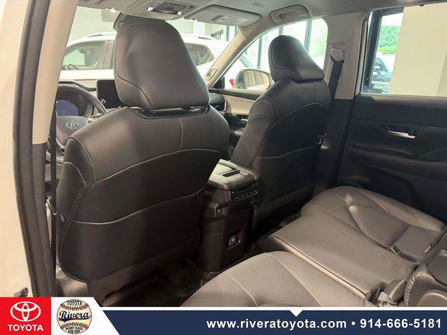 Certified 2024 Toyota Grand Highlander AWD image 15