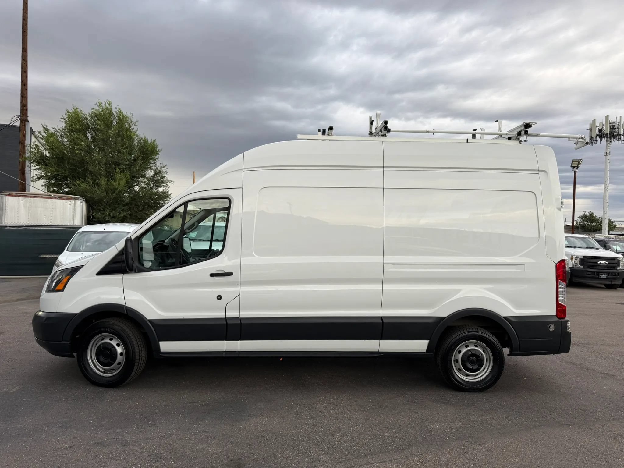 Used 2018 Ford Transit 350 148 High Roof RWD image 3