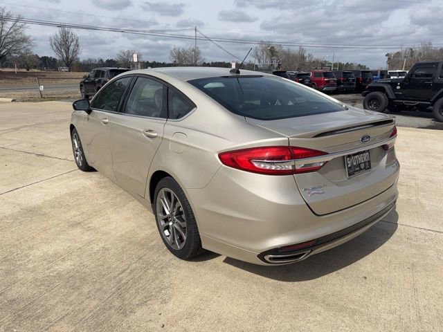 Used 2017 Ford Fusion SE w/ Equipment Group 201A image 4