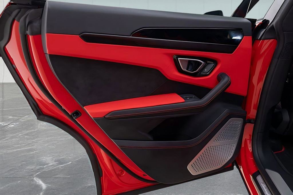 Used 2022 Lamborghini Urus image 30