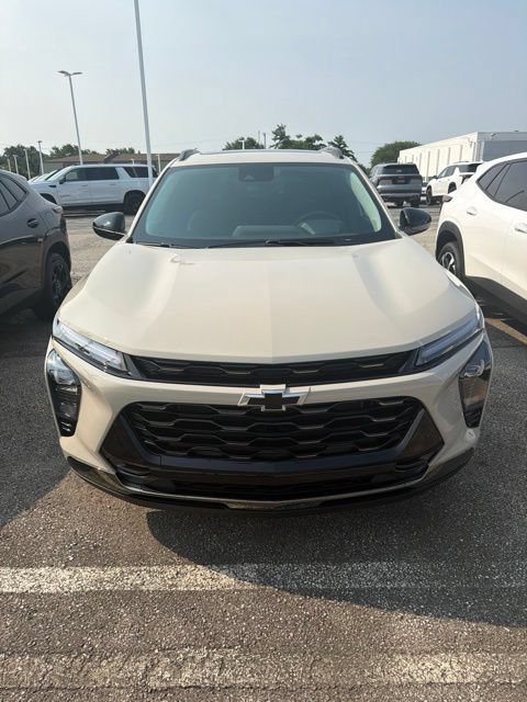 New 2026 Chevrolet Trax ACTIV w/ Sunroof Package FWD image 2