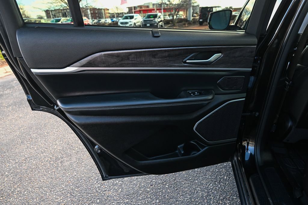 Used 2022 Jeep Grand Cherokee L Limited w/ Luxury Tech Group II image 26