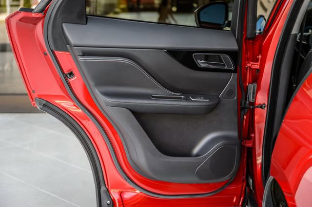 Used 2018 Jaguar F-PACE R-Sport image 53