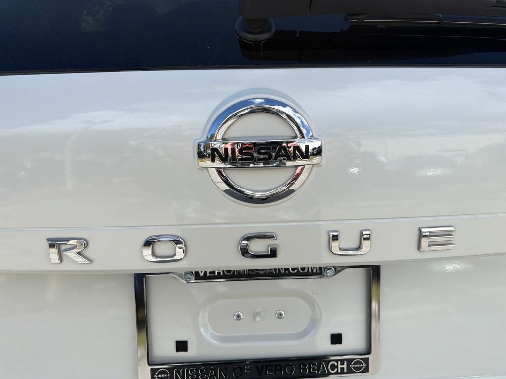 Certified 2021 Nissan Rogue SV w/ Premium Package FWD image 10