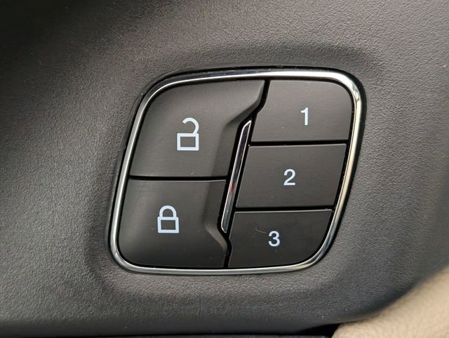 Used 2024 Ford Expedition Limited image 11