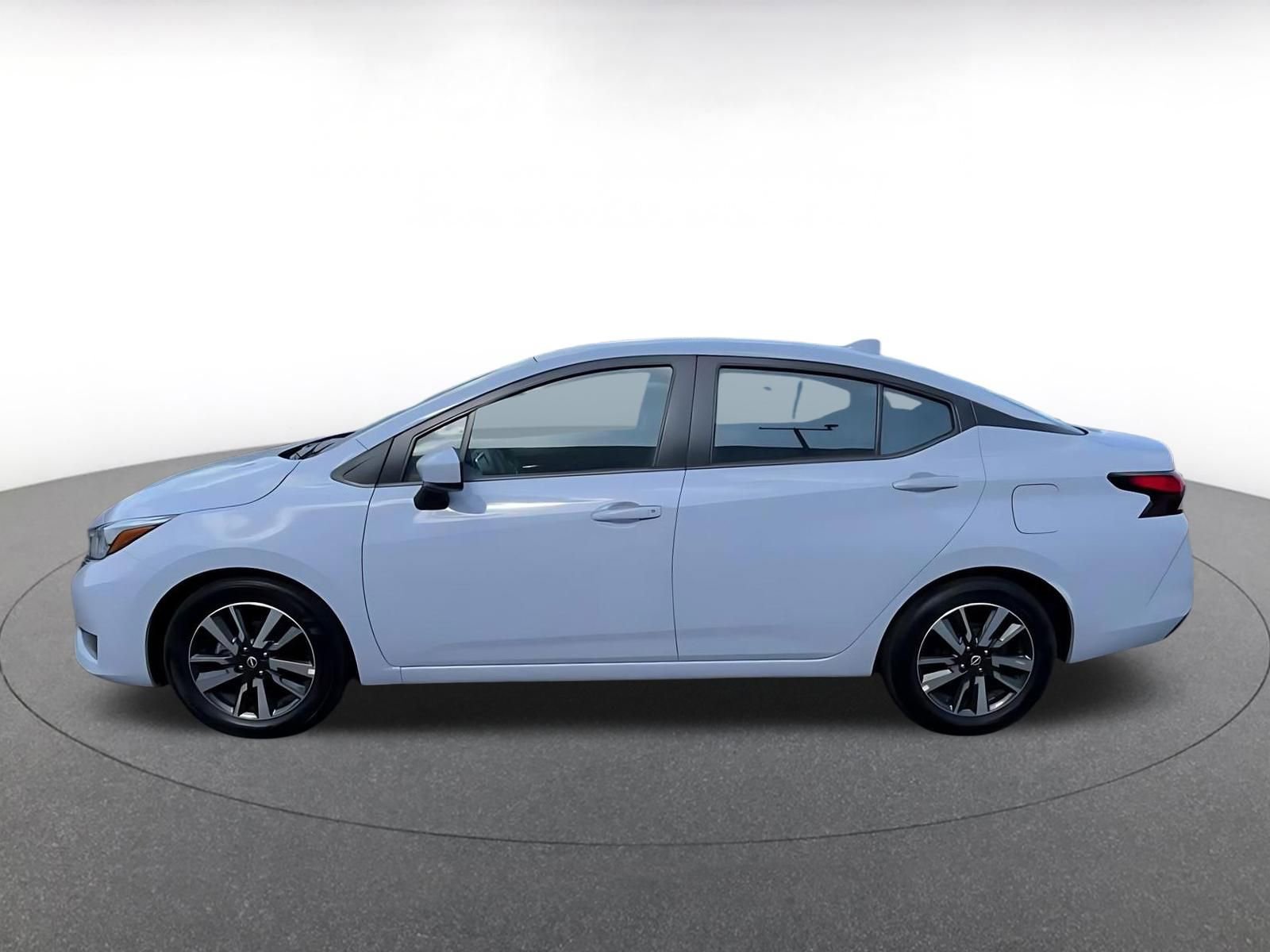 Used 2025 Nissan Versa SV FWD image 9