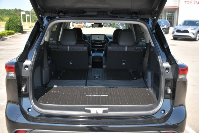 Used 2025 Toyota Highlander XLE image 5