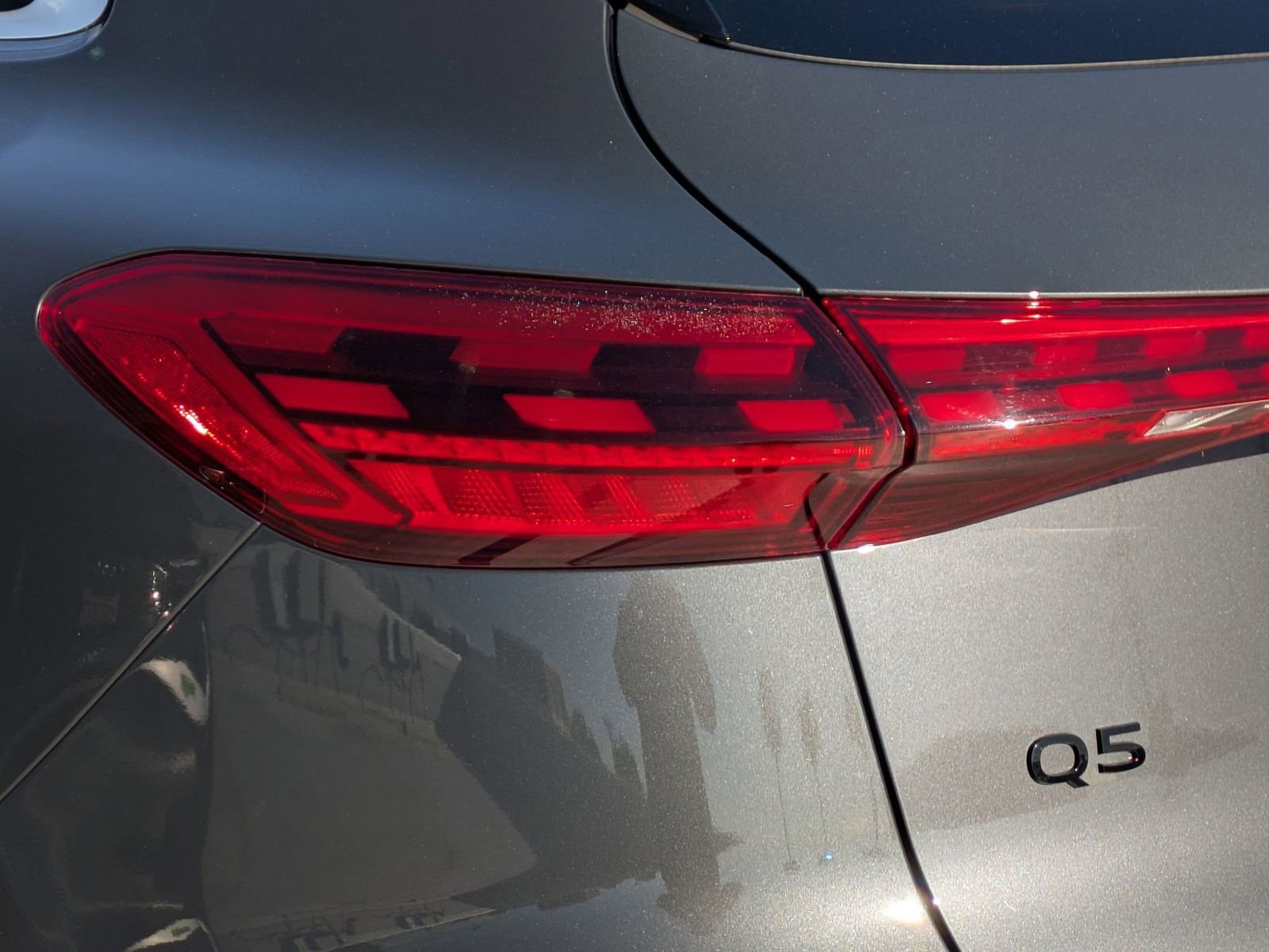 Used 2025 Audi Q5 Premium w/ Convenience Package image 18