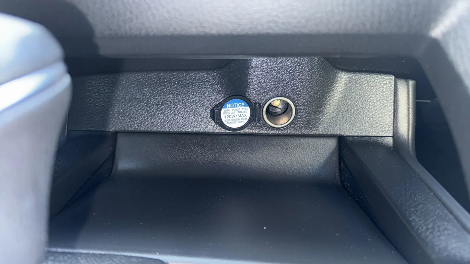 Used 2022 Toyota Avalon XLE FWD image 19