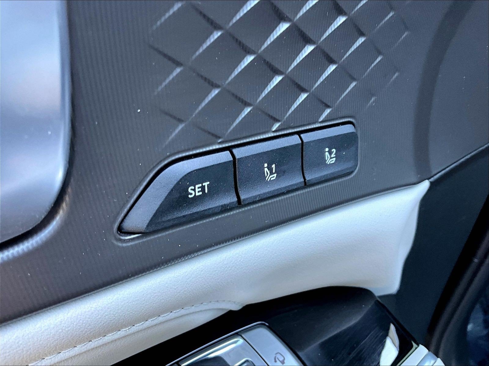 Certified 2025 Kia Sorento SX Prestige AWD/4WD image 38