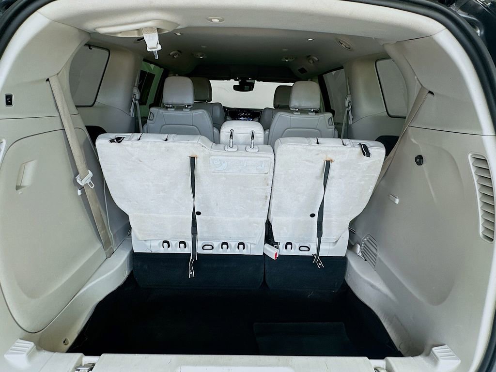 Used 2021 Chrysler Pacifica Touring-L image 25