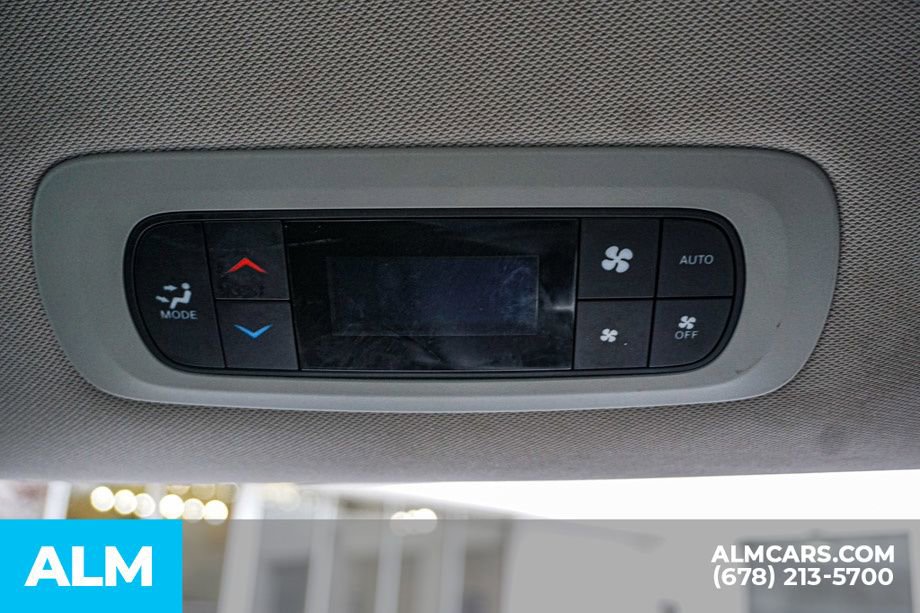 Used 2024 Chrysler Pacifica Select image 37