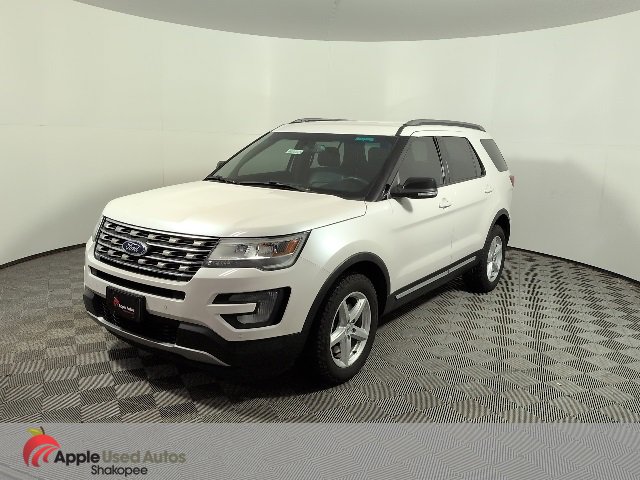 Used 2017 Ford Explorer XLT w/ Equipment Group 202A image 3