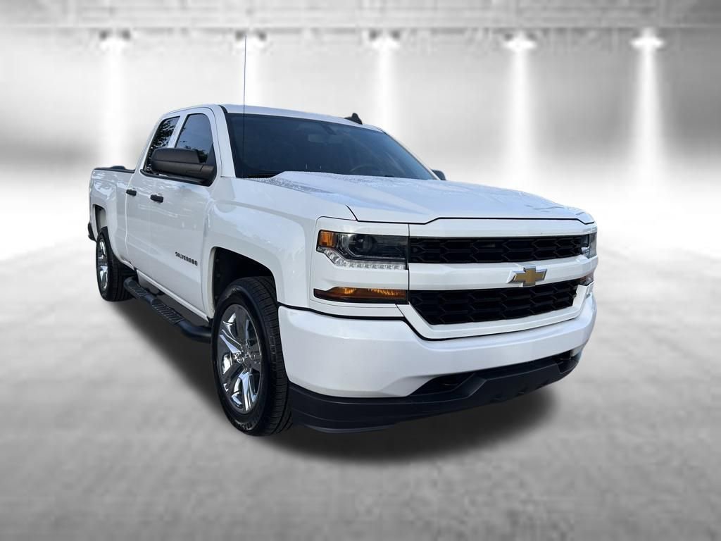 Used 2019 Chevrolet Silverado 1500 Custom w/ Custom Convenience Package RWD image 2